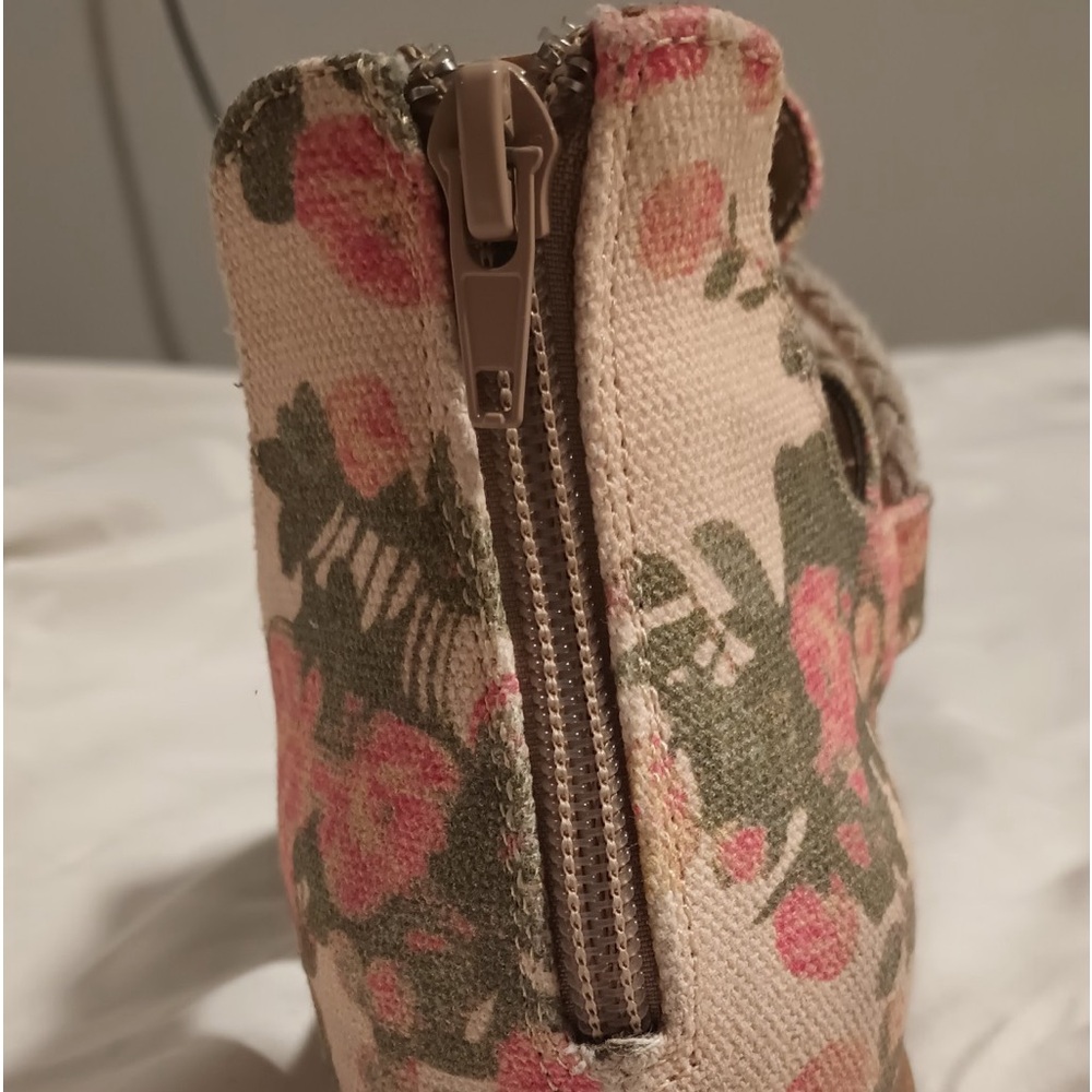 Beautiful. Comforting sandals